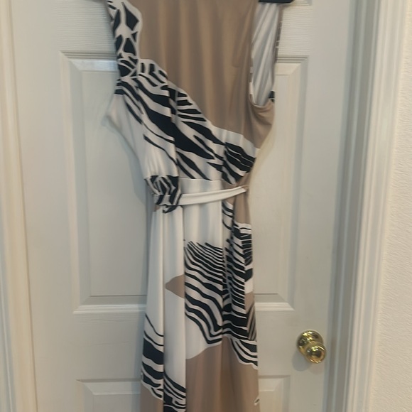 Dress Barn brand dress. No size tag. Approx 18 - Picture 5 of 5